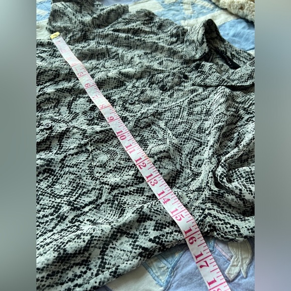 DECJUBA Womens Monochrome Grey Snakeskin Animal Print Button Up Sheer Top small - Picture 5 of 7